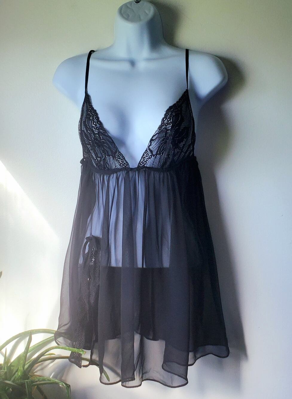 Victoria Secret Black Sheer Lace Slip Womens  Size Large Bodycon Sexy Feminine